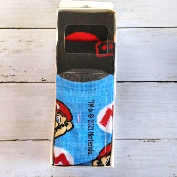 Men's Super Mario Crew Socks Size 8-12 - Picture 1 of 4